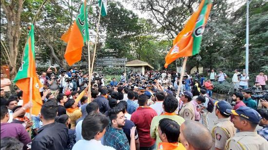 The saffron party’s youth wing, the Bharatiya Janata Yuva Morcha, staged a protest outside the campus at 5.45 pm with around 50 activists. After TISS and the police assured the Yuva Morcha that the documentary would not be screened, Yuva Morcha Mumbai chief Tajindar Singh Tiwana called off the protest at around 6.45 pm. (Praful Gangurde/HT Photo)