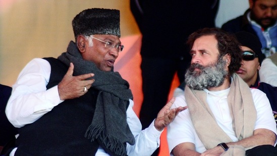 Congress President Mallikarjun Kharge interacts with party leader Rahul Gandhi during the public meeting in the ongoing Bharat Jodo Yatra.(ANI) Congress President Mallikarjun Kharge interacts with party leader Rahul Gandhi during the public meeting in the ongoing Bharat Jodo Yatra.(ANI)