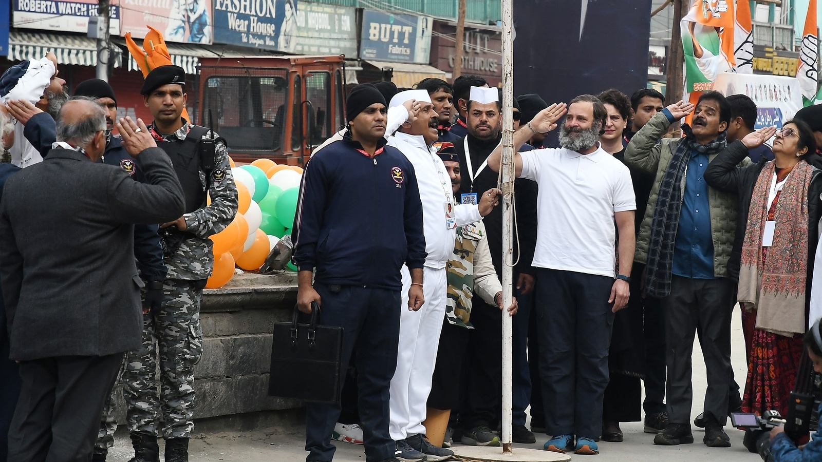 Bharat Jodo Yatra: Rahul Gandhi Hoists National Flag At Srinagar's Lal ...