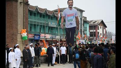 Congress leader Rahul Gandhi hoists the national flag during the Bharat Jodo Yatra in Lal Chowk area of Srinagar on Sunday. (Waseem Andrabi /Hindustan Times) Congress leader Rahul Gandhi hoists the national flag during the Bharat Jodo Yatra in Lal Chowk area of Srinagar on Sunday. (Waseem Andrabi /Hindustan Times)