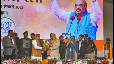 Haryana CM Manohar Lal with BJP leaders at the party's Jan Utthan Rally, in Gohana, Sonepat, on Sunday. Union minister Amit Shah could not attend the rally due to bad weather conditions. (PTI) Haryana CM Manohar Lal with BJP leaders at the party's Jan Utthan Rally, in Gohana, Sonepat, on Sunday. Union minister Amit Shah could not attend the rally due to bad weather conditions. (PTI)