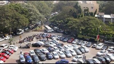 The Noida authority earns ₹13 crore annually out of allowing parking contracts across the city. (FILE) The Noida authority earns ₹13 crore annually out of allowing parking contracts across the city. (FILE)