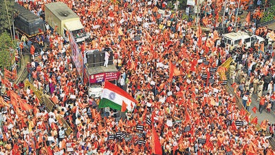The rally, which commenced from Shivaji Park in Dadar, ended at Kamgar Maidan in Parel. Slogans like ‘Jo Hindu hit ki baat kahega, vahi Maharashtra pe raj karega (Only those who speak of Hindu interests will be allowed to rule Maharashtra) rent the air (Bhushan Koyande/HT Photo) The rally, which commenced from Shivaji Park in Dadar, ended at Kamgar Maidan in Parel. Slogans like ‘Jo Hindu hit ki baat kahega, vahi Maharashtra pe raj karega (Only those who speak of Hindu interests will be allowed to rule Maharashtra) rent the air (Bhushan Koyande/HT Photo)