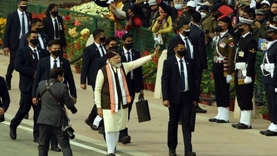 The PM now is surrounded by a ring of security personnel, and his movements are strictly restricted. (Raj K Raj/HT Photo)