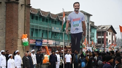 Congress leader Rahul Gandhi with sister Priyanka Gandhi hoists the national flag during the 'Bharat Jodo Yatra' in Lal Chowk area of,Srinagar. (Waseem Andrabi/HT Photo) Congress leader Rahul Gandhi with sister Priyanka Gandhi hoists the national flag during the 'Bharat Jodo Yatra' in Lal Chowk area of,Srinagar. (Waseem Andrabi/HT Photo)
