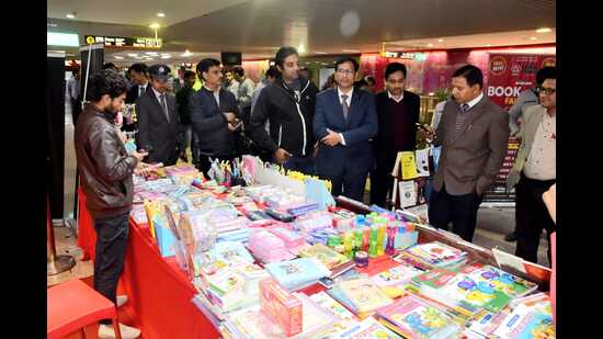 Book fair at Lucknow’s Hazratganj metro station to initiate reading culture (HT photo)