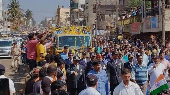 The IAF officials brought the mortal remains of Sarathi in a special plane which reached Belagavi at around 12.30pm on Sunday (HT Photo) The IAF officials brought the mortal remains of Sarathi in a special plane which reached Belagavi at around 12.30pm on Sunday (HT Photo)