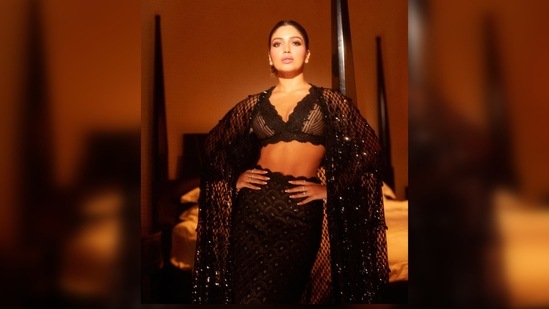 Bhumi Pednekar went for the soft glam makeup look featuring smokey black eyes and nude pink lips. (Instagram/@bhumipednekar)