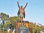 Bal Tahckeray statue at Regal Cinema, in Mumbai.(PTI) Bal Tahckeray statue at Regal Cinema, in Mumbai.(PTI)
