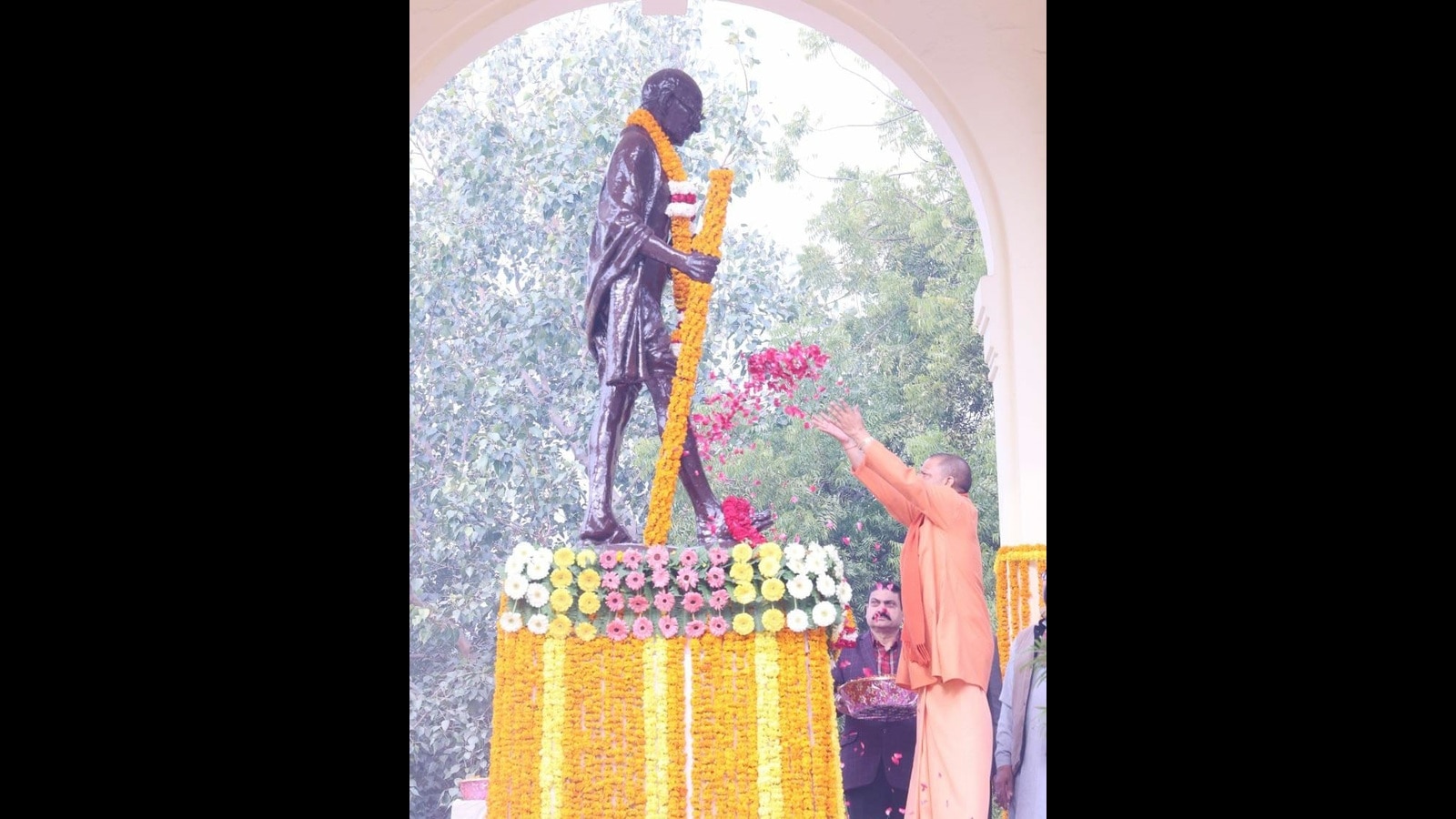 Martyrs’ Day: Lucknow observes 2-minute silence on Mahatma Gandhi’s death anniv