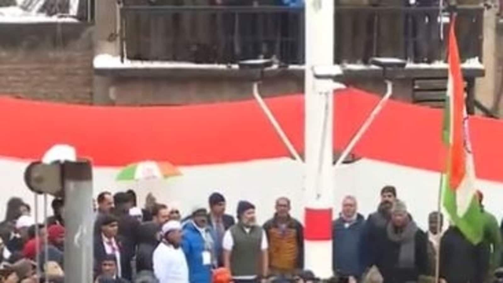 Curtains down on Congress yatra with flag unfurling amid heavy snowfall; PDP, NC attend rally