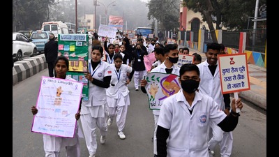 An awareness rally taken out on World Leprosy Day in Lucknow on Monday. (Deepak gupta/ht)