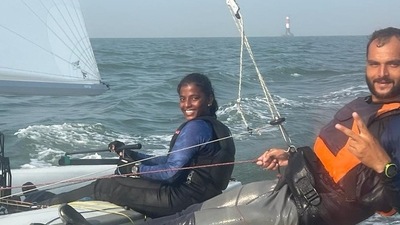 The image shows sailor Preethi Kongara from Telangana whose story left Anand Mahindra ‘overwhelmed’. (Twitter/@manoj_naandi)