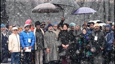 Congress leader Rahul Gandhi, his sister Priyanka Gandhi,Congress president Mallikarjun Kharge with other senior leaders during the concluding ceremony of 'Bharat Jodo Yatra' at Sher-i-Kashmir Stadium in Srinagar on Monday. (Waseem Andrabi /HT)