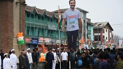 Congress leader Rahul Gandhi hoists the national flag during the Bharat Jodo Yatra in Lal Chowk area of Srinagar on Sunday. (Waseem Andrabi /Hindustan Times) Congress leader Rahul Gandhi hoists the national flag during the Bharat Jodo Yatra in Lal Chowk area of Srinagar on Sunday. (Waseem Andrabi /Hindustan Times)