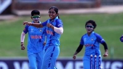 Parshavi Chopra (centre) (ICC) Parshavi Chopra (centre) (ICC)