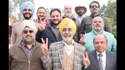 Lt Col HS Chahal (retd), popular as Bobby Chahal, (front, centre) showing the victory sign after he was re-elected president of the Chandigarh Golf Club on Monday. He beat rival Major Rajinder Singh Virk (retd) by 29 votes. (Keshav Singh/HT) Lt Col HS Chahal (retd), popular as Bobby Chahal, (front, centre) showing the victory sign after he was re-elected president of the Chandigarh Golf Club on Monday. He beat rival Major Rajinder Singh Virk (retd) by 29 votes. (Keshav Singh/HT)