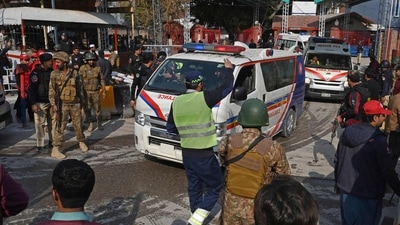 Pakistan Peshawar Explosion: Security personnel make way for ambulances carrying injured blast victims. (AFP) Pakistan Peshawar Explosion: Security personnel make way for ambulances carrying injured blast victims. (AFP)