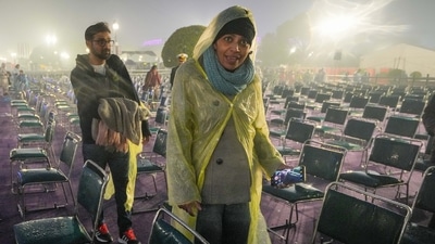 People wearing raincoats at Vijay Chowk during the Beating Retreat ceremony at Vijay Chowk in New Delhi on Sunday, (PTI) People wearing raincoats at Vijay Chowk during the Beating Retreat ceremony at Vijay Chowk in New Delhi on Sunday, (PTI)