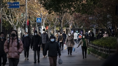 China says Covid cases, deaths ‘trending downward’, current wave nearing end (Bloomberg)