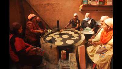 Shri Guru Ravidas Janamsthal Charitable Trust has made the langar hall fully operational to feed pilgrims. (Rajesh Kumar)