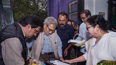 West Bengal chief minister Mamata Banerjee meets with Nobel laureate Amartya Sen, in Birbhum district on Monday. (PTI) West Bengal chief minister Mamata Banerjee meets with Nobel laureate Amartya Sen, in Birbhum district on Monday. (PTI)