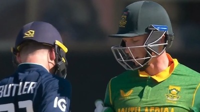 Jos Buttler and Rassie van der Dussen get involve in verbal spat during SA vs ENG 2nd ODI (Twitter/SkyCricket) Jos Buttler and Rassie van der Dussen get involve in verbal spat during SA vs ENG 2nd ODI (Twitter/SkyCricket)