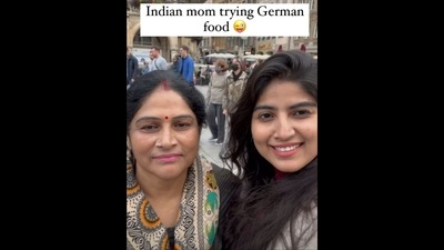 Kaveri with her mom in Germany. (Instagram/@videshindian) Kaveri with her mom in Germany. (Instagram/@videshindian)