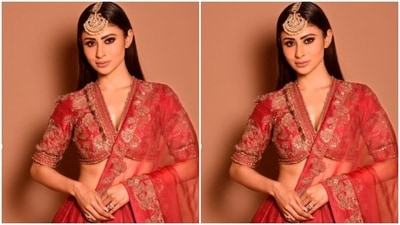 In a statement golden maang tikka, Mouni further accessorised her look as she wore her tresses open in straight locks. (Instagram/@imouniroy) In a statement golden maang tikka, Mouni further accessorised her look as she wore her tresses open in straight locks. (Instagram/@imouniroy)
