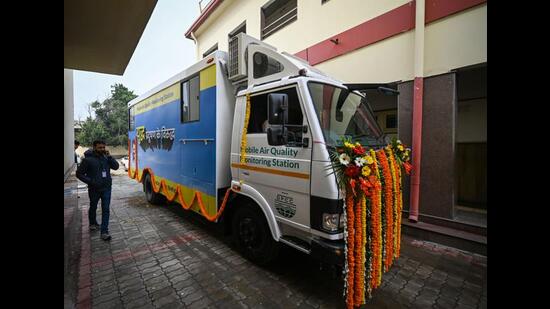 The air quality monitoring van launched by Delhi chief minister Arvind Kejriwal. (Sanchit Khanna/HT Photo) The air quality monitoring van launched by Delhi chief minister Arvind Kejriwal. (Sanchit Khanna/HT Photo)