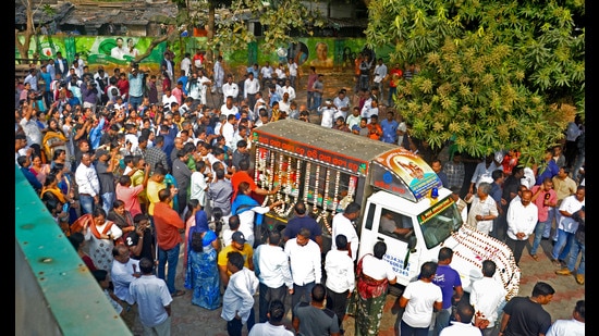 Bhubaneswar: Biju Janata Dal (BJD) leaders and workers gather to pay tribute to party leader and Odisha Health Minister Naba Kishore Das, in Bhubaneswar, Monday, Jan. 30, 2023. Das died in hospital hours after being shot by a policeman in Jharsuguda district on Sunday. (PTI Photo)(PTI01_30_2023_000102A) (PTI) Bhubaneswar: Biju Janata Dal (BJD) leaders and workers gather to pay tribute to party leader and Odisha Health Minister Naba Kishore Das, in Bhubaneswar, Monday, Jan. 30, 2023. Das died in hospital hours after being shot by a policeman in Jharsuguda district on Sunday. (PTI Photo)(PTI01_30_2023_000102A) (PTI)