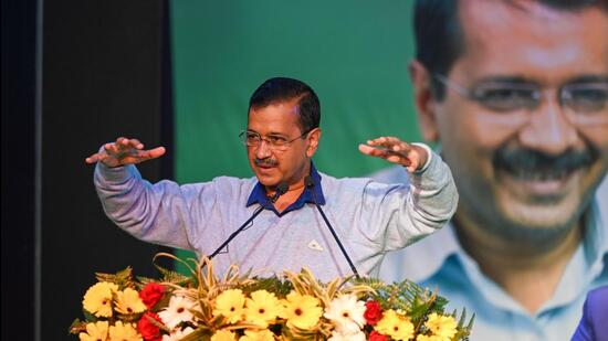 Delhi chief minister Arvind Kejriwal launched the Real Time Source Apportionment Study's Supersite and Mobile Van at Rouse Avenue on Monday. (Sanchit Khanna/HT Photo)