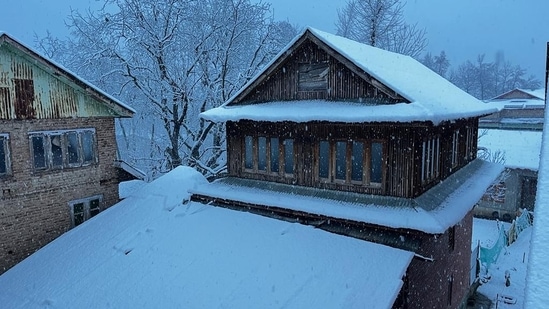 The 270-kilometre-long highway, the only all-weather road linking Kashmir with the rest of the country, was blocked by mudslides and shooting stones between Chanderkote and Banihal in the district, they said. (HT Photo/Waseem Andrabi)