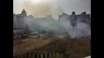 According to the residents, the garbage is burnt on an empty plot of land between Sophronia and Kruti Society. (HT PHOTO) According to the residents, the garbage is burnt on an empty plot of land between Sophronia and Kruti Society. (HT PHOTO)