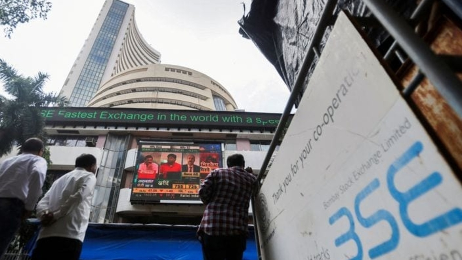 On budget eve, markets close in green; Sensex at 59,550, Nifty at 17,662