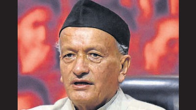 After getting no response from Koshyari, Bajpayee moved the Nagpur bench of the Bombay high court for quashing Kadu’s appointment which he termed as “illegal and manipulated”. While issuing notices to Chaudhari, the university registrar Raju Hiwase and Kadu, besides Koshyari, a division bench of the high court, comprising Justice Atul Chandurkar and Justice Vrushali Joshi directed them to file a reply within two weeks. (HT PHOTO) After getting no response from Koshyari, Bajpayee moved the Nagpur bench of the Bombay high court for quashing Kadu’s appointment which he termed as “illegal and manipulated”. While issuing notices to Chaudhari, the university registrar Raju Hiwase and Kadu, besides Koshyari, a division bench of the high court, comprising Justice Atul Chandurkar and Justice Vrushali Joshi directed them to file a reply within two weeks. (HT PHOTO)