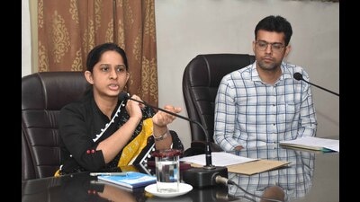 Ludhiana municipal corporation (MC) commissioner Shena Aggarwal on Tuesday directed the officials to expedite the work to fully implement start online services for public (HT file photo) Ludhiana municipal corporation (MC) commissioner Shena Aggarwal on Tuesday directed the officials to expedite the work to fully implement start online services for public (HT file photo)