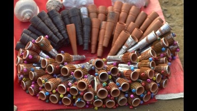The smoking pipes come in all hues and designs. (HT photo) The smoking pipes come in all hues and designs. (HT photo)