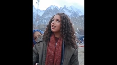This woman’s soulful rendition of Asha Bhosle’s song In Ankhon Ki Masti from the 1981 film Umrao Jaan is wowing people. (Instagram/@gilgitbaltistann) This woman’s soulful rendition of Asha Bhosle’s song In Ankhon Ki Masti from the 1981 film Umrao Jaan is wowing people. (Instagram/@gilgitbaltistann)