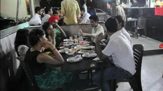 A Night Food Street akin to those operating in metro cities has been planned for Ambala Cantt. (HT File (Representative image))
