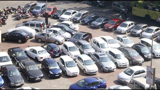 Mohali deputy mayor has written to GMADA, seeking information under the Right to Information Act about steps taken to tackle the growing parking problems in the city. (HT File)
