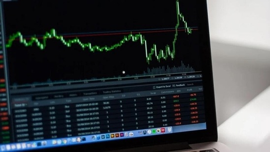 The latest auction is 9 per cent higher on-year basis but was 19 per cent lower than indicated for this week in the auction calendar, according to a note by Icra Ratings.(Bajaj Finserv) The latest auction is 9 per cent higher on-year basis but was 19 per cent lower than indicated for this week in the auction calendar, according to a note by Icra Ratings.(Bajaj Finserv)