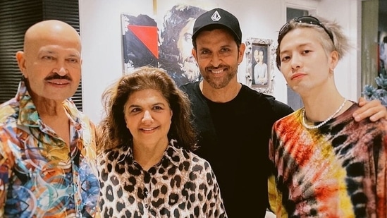 Jackson Wang with Rakesh Roshan, Pinkie Roshan and Hrithik Roshan at their residence. 