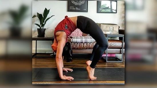 Ardha Chakrasana (Standing Backward Bend Pose) To Aid Digestion -  Boldsky.com