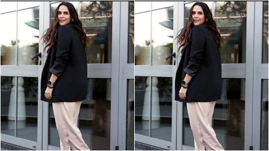 Neha decked up in minimal makeup to complement her ensemble. In nude eyeshadow, black eyeliner, black kohl, mascara-laden eyelashes, drawn eyebrows, contoured cheeks and a shade of nude lipstick, she aced the look.&nbsp;(Instagram/@nehadhupia)