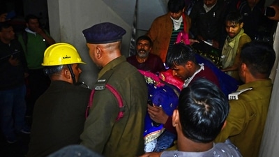 "An ex-gratia of Rs. 2 lakh from PMNRF would be given to the next of kin of each deceased in the fire in Dhanbad. The injured would be given Rs. 50,000," the Prime Minister's Office (PMO) tweeted. (ANI) "An ex-gratia of Rs. 2 lakh from PMNRF would be given to the next of kin of each deceased in the fire in Dhanbad. The injured would be given Rs. 50,000," the Prime Minister's Office (PMO) tweeted. (ANI)