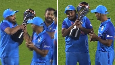 Hardik Pandya handed over the trophy to Prithvi Shaw Hardik Pandya handed over the trophy to Prithvi Shaw