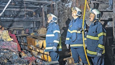 Mumbai, India - February 01, 2023: A 62-year-old woman identified as Usha Londhe dies after a fire broke out in a garment factory of a ground-plus-two storey building located inside Ashok Mill Compound, Dharavi, in Mumbai, India, on Wednesday, February 01, 2023. (Photo by Satish Bate/Hindustan Times (Satish Bate/HT PHOTO) Mumbai, India - February 01, 2023: A 62-year-old woman identified as Usha Londhe dies after a fire broke out in a garment factory of a ground-plus-two storey building located inside Ashok Mill Compound, Dharavi, in Mumbai, India, on Wednesday, February 01, 2023. (Photo by Satish Bate/Hindustan Times (Satish Bate/HT PHOTO)