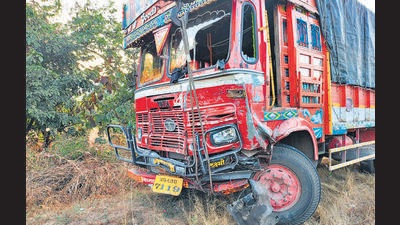 The accident took place near Yavat village in Pune district of Maharashtra at around 4.30 am. (REPRESENTATIVE PIC)