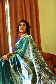 Whether you prefer bold, bright colors or soft, pastel shades, Baluchari silk sarees offer a range of options to choose from, making them a beautiful choice for any bride. (pinterest)